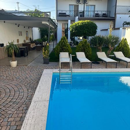 Garden Lounge Hotel 耶烈万 外观 照片