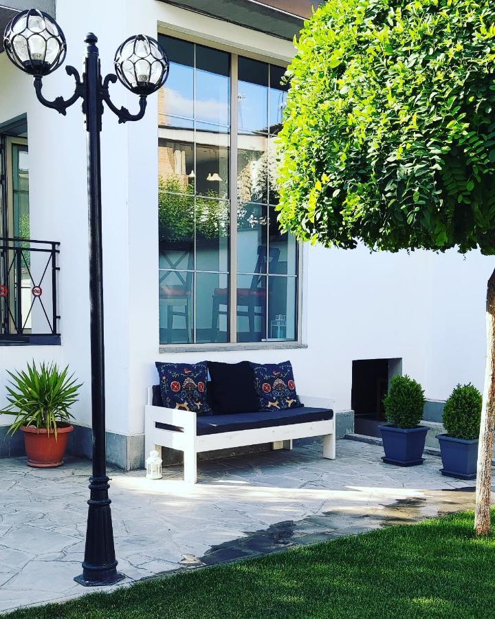 Garden Lounge Hotel 耶烈万 外观 照片