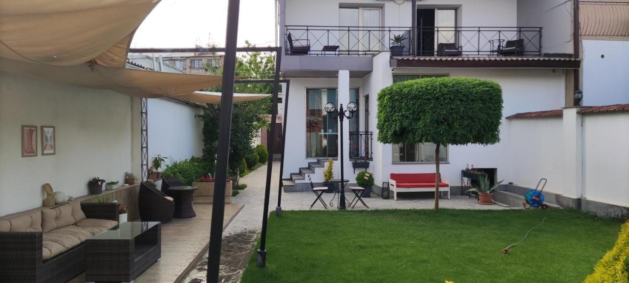 Garden Lounge Hotel 耶烈万 外观 照片