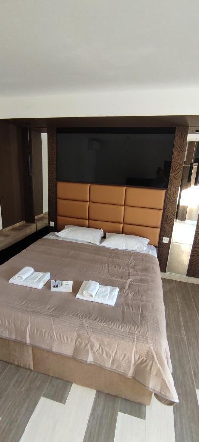 Garden Lounge Hotel 耶烈万 外观 照片
