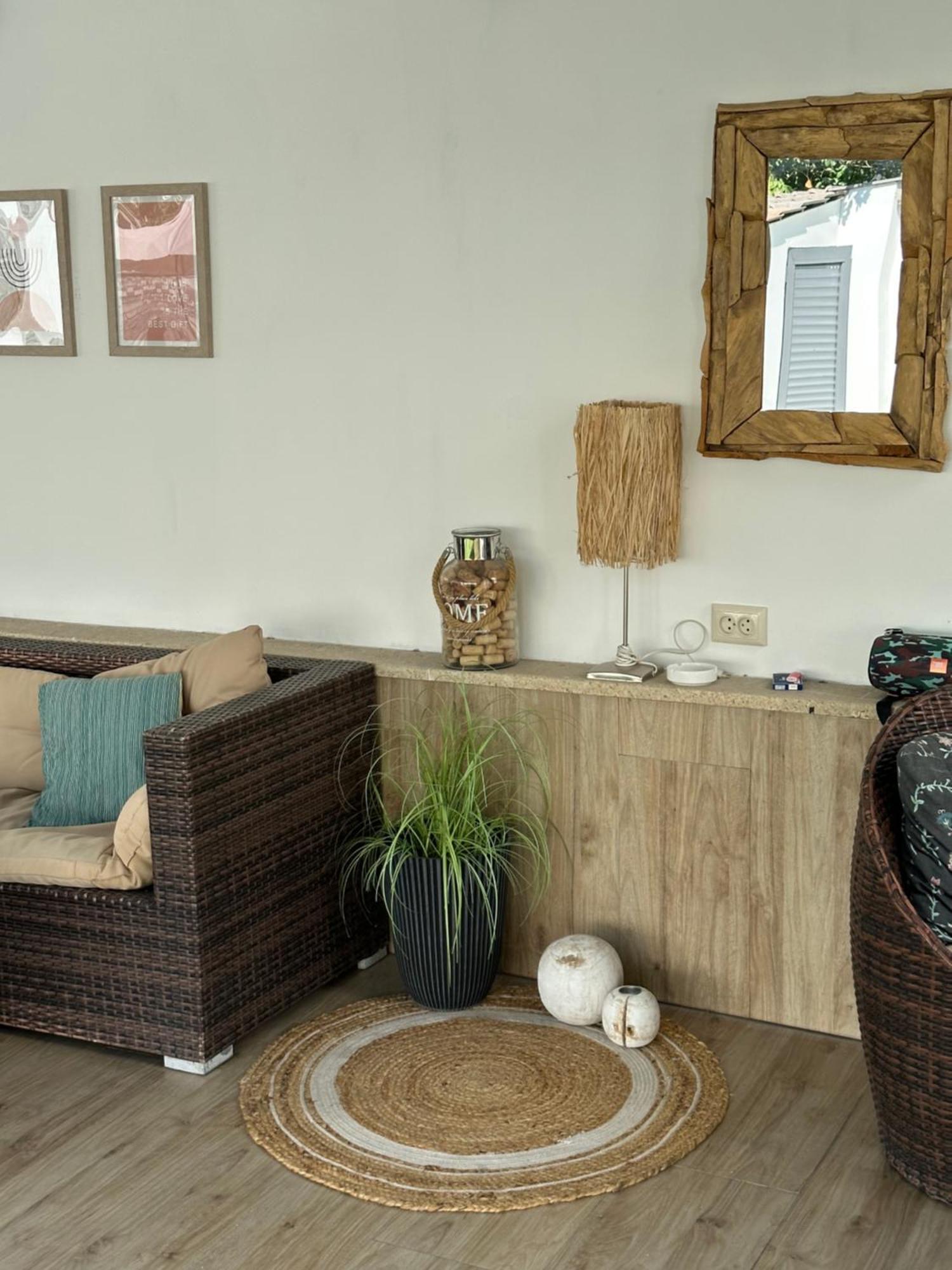 Garden Lounge Hotel 耶烈万 外观 照片