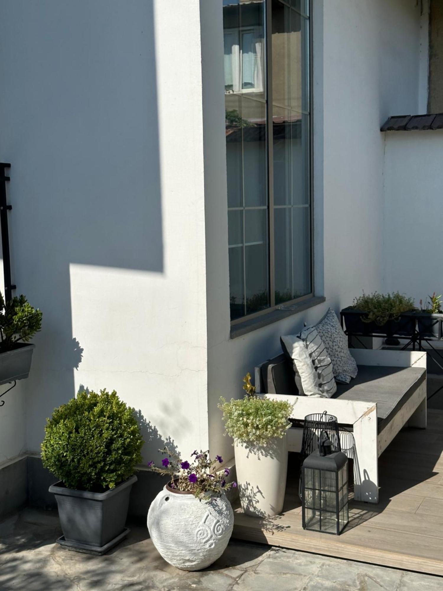 Garden Lounge Hotel 耶烈万 外观 照片