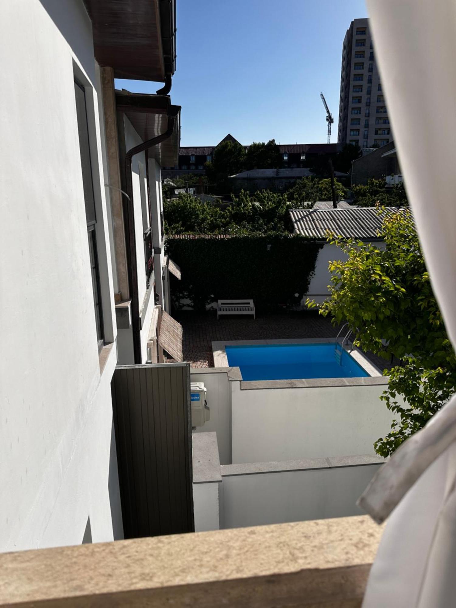 Garden Lounge Hotel 耶烈万 外观 照片