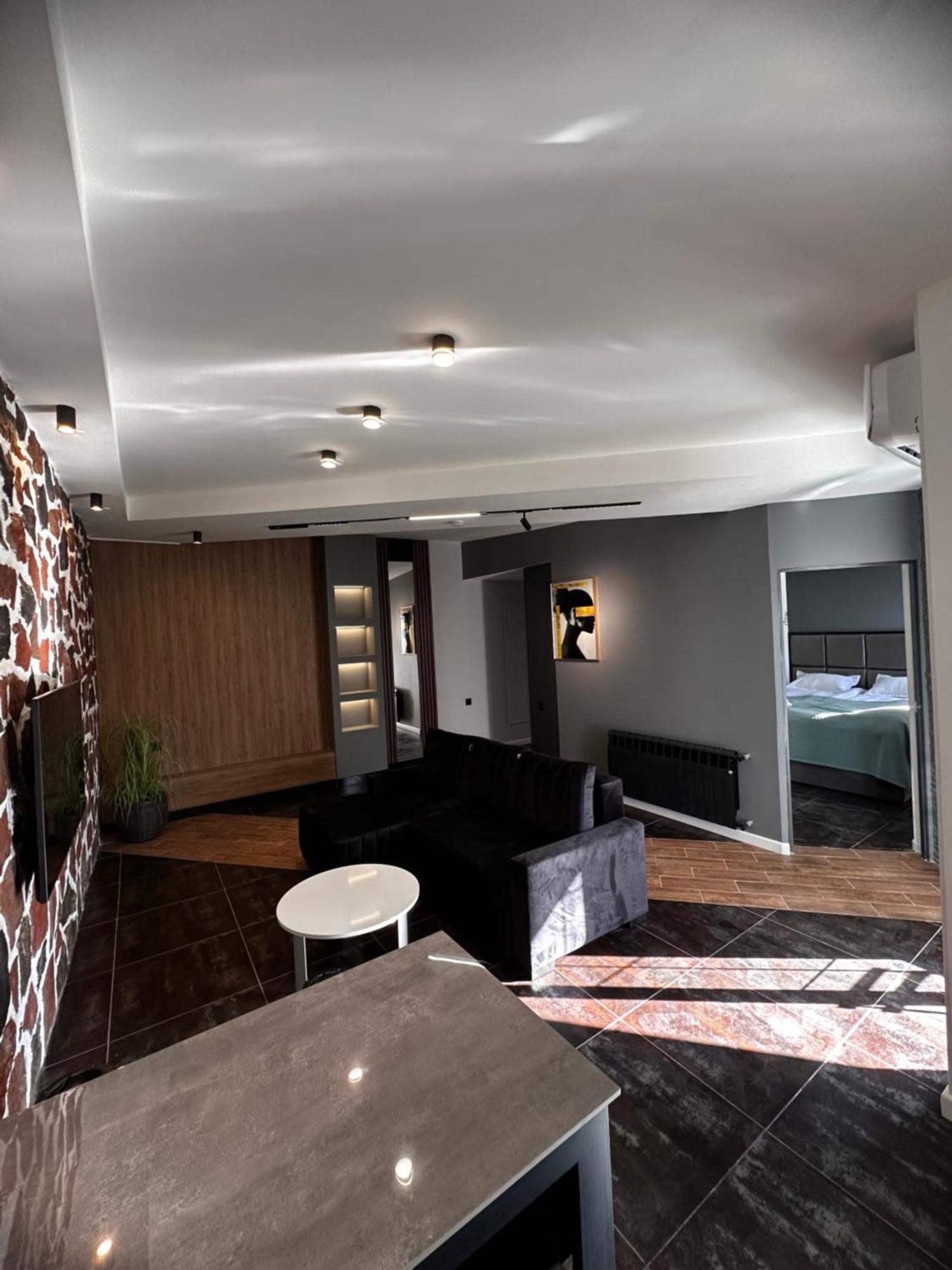 Garden Lounge Hotel 耶烈万 外观 照片