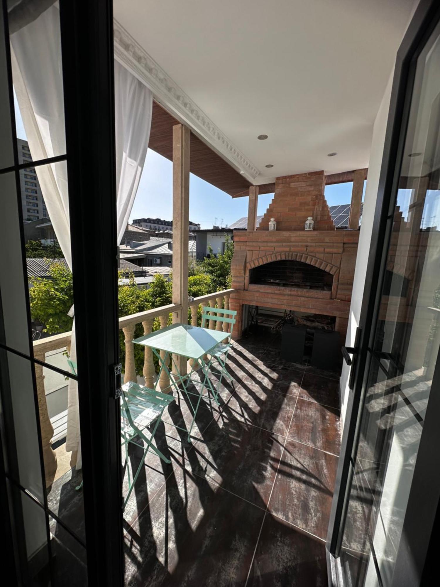 Garden Lounge Hotel 耶烈万 外观 照片