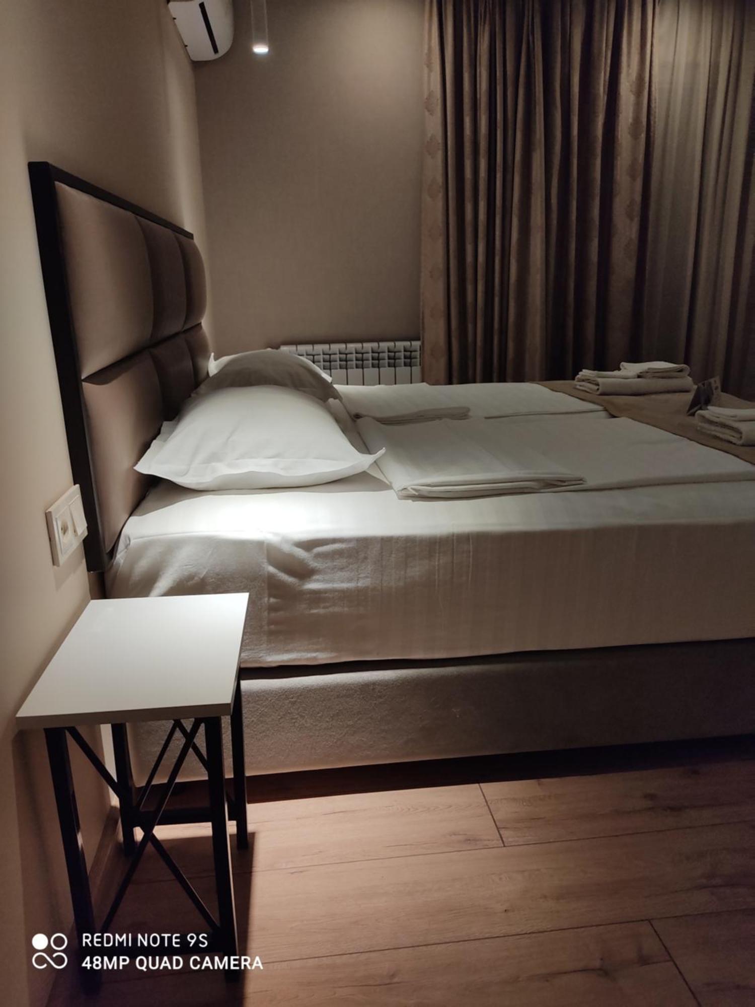 Garden Lounge Hotel 耶烈万 客房 照片
