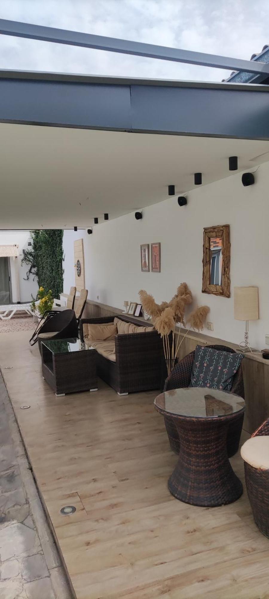 Garden Lounge Hotel 耶烈万 外观 照片