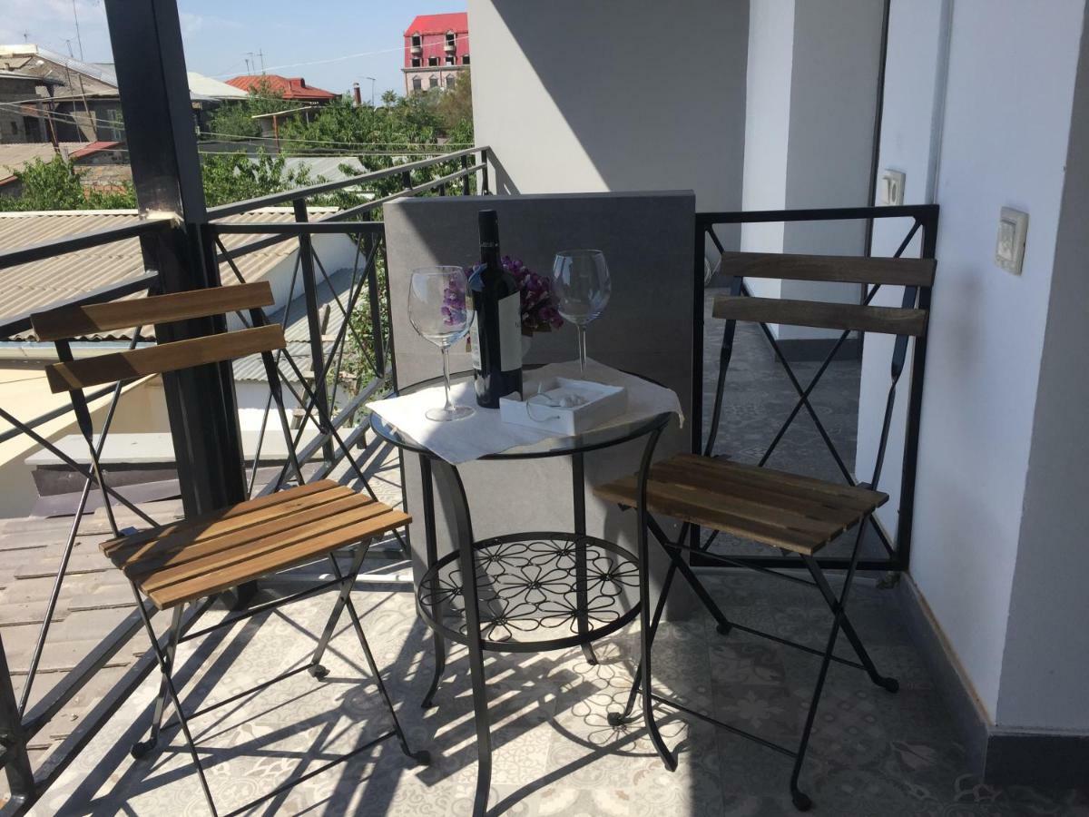 Garden Lounge Hotel 耶烈万 外观 照片