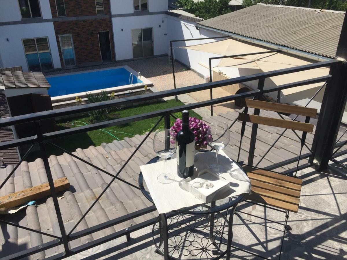 Garden Lounge Hotel 耶烈万 外观 照片